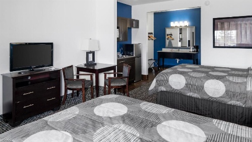 Belmont Inn and Suites image 14