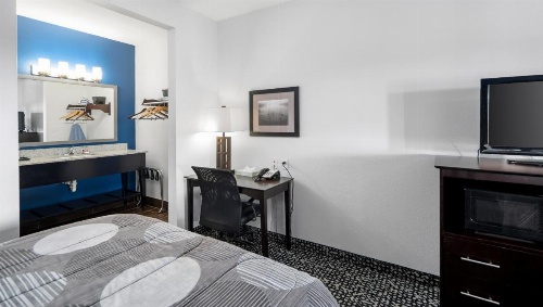 Belmont Inn and Suites image 20